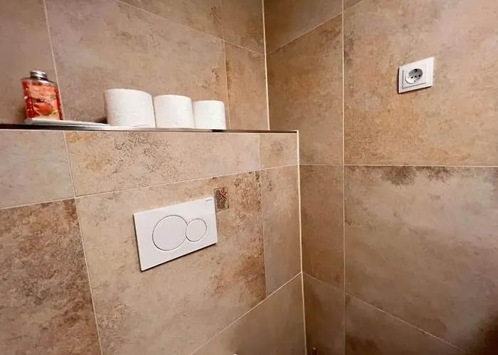 Apartment La *
